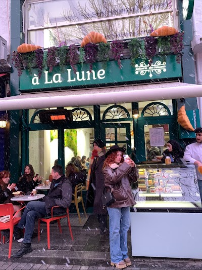 Â La Lune Patisserie - Üsküdar (Kruvasan & Kahve) - Kafe